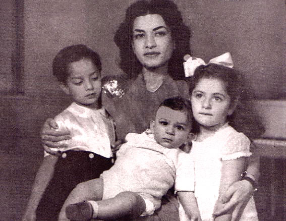 Ashraf Pahlavi avec ses enfants