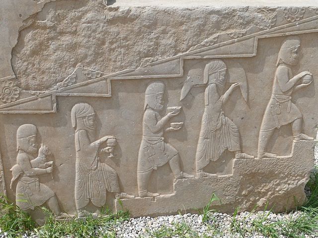 Offrandes des prêtres à Persepolis