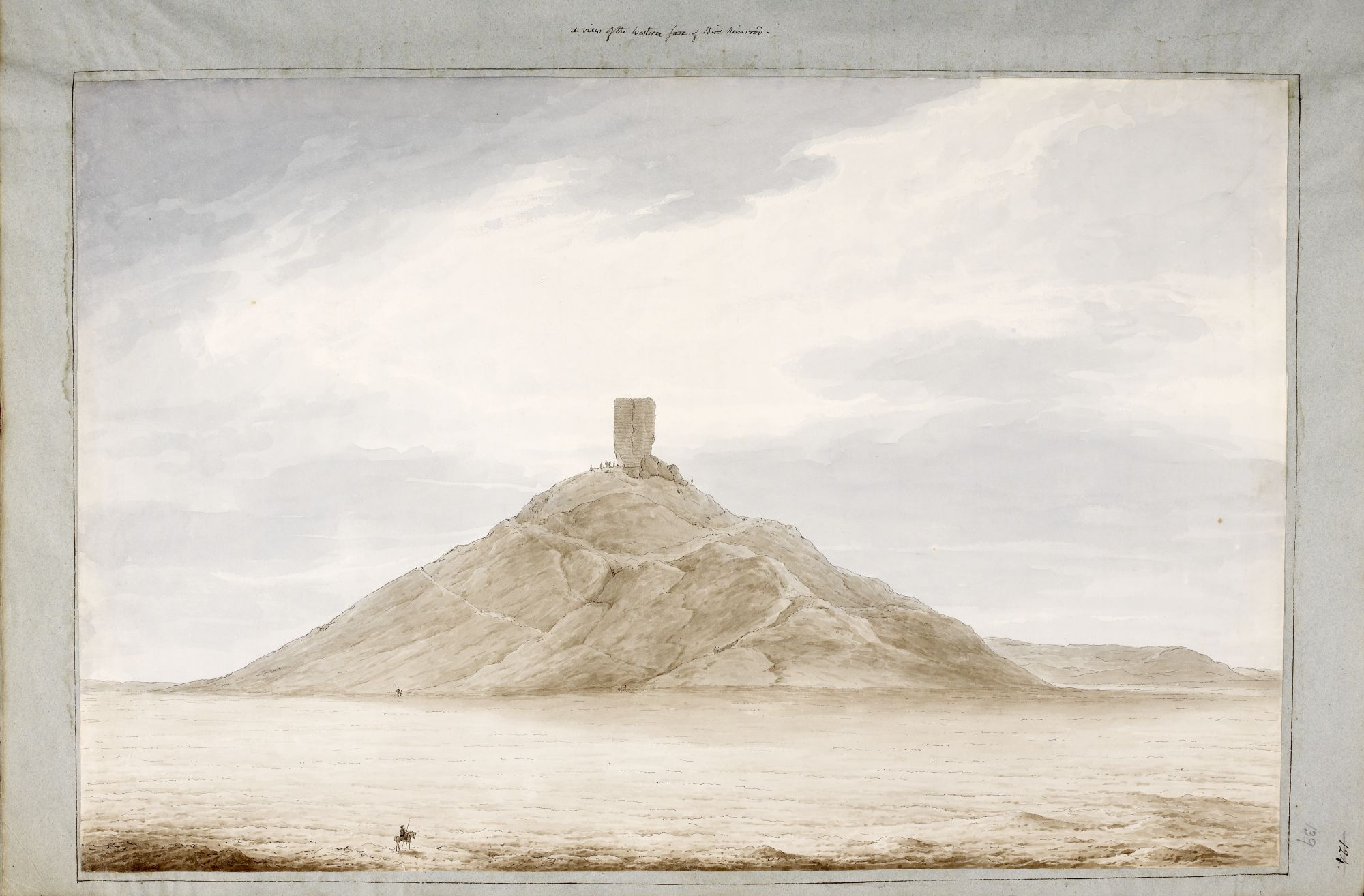 La face Ouest de Birs Nimrood. Cette tour aurait été construite sur le site de la fameuse tour de Babel.